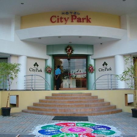 Hotel City Park, 솔라푸르 외부 사진