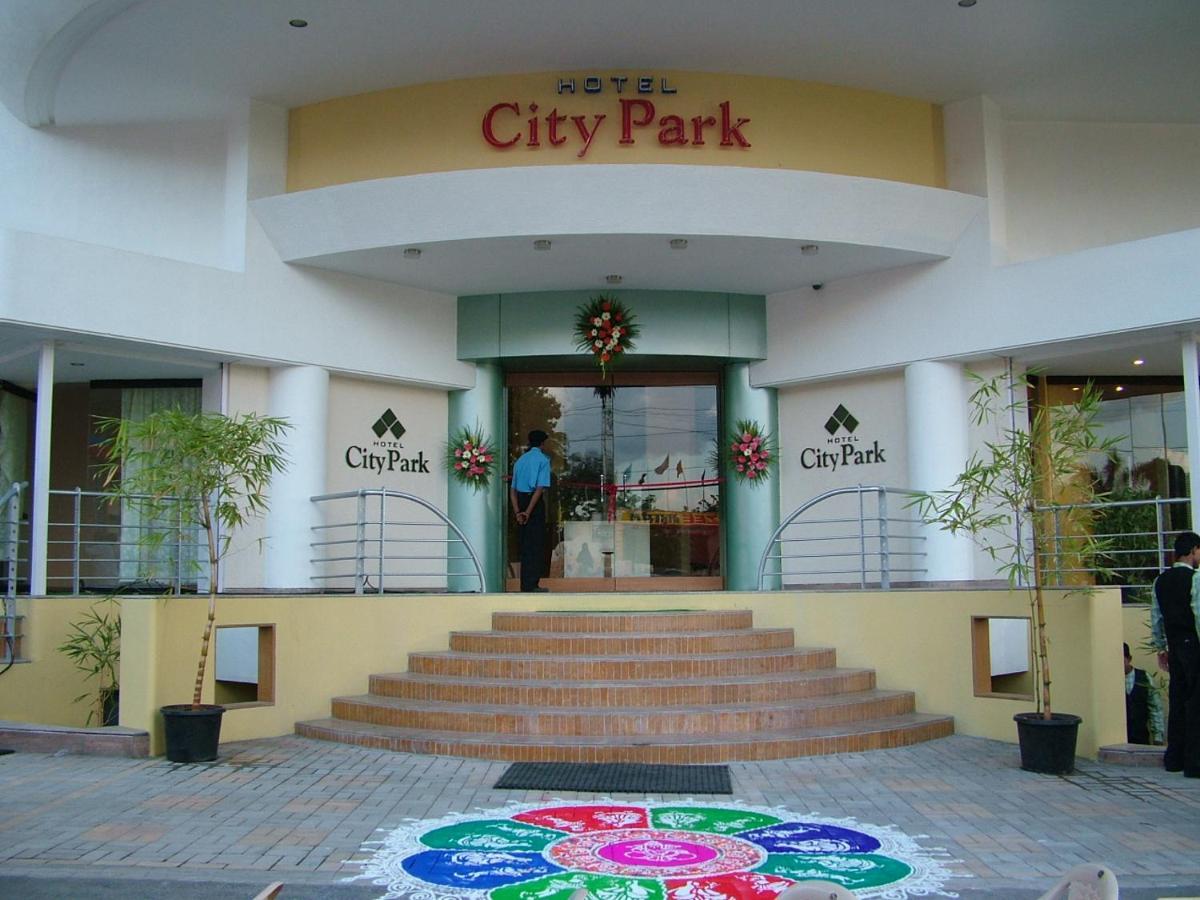 Hotel City Park, 솔라푸르 외부 사진
